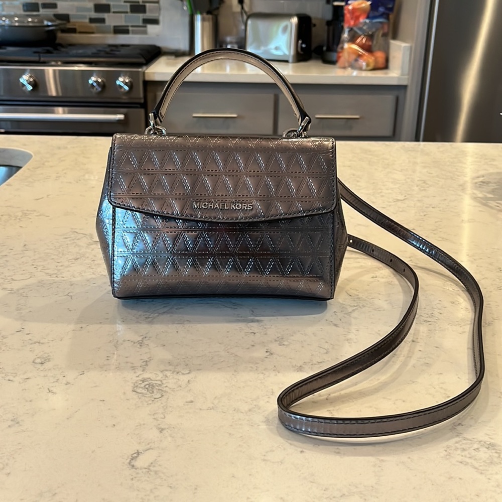 Micheal Kors purse - Picture 3 of 4